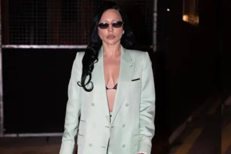 Ledi Qaqa Paris küçələrində görüntüləndi