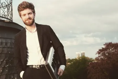 Məşhur pianoçu Nəfəslə Bakıda