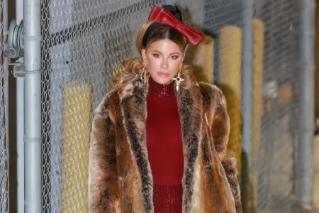 Stili ilə diqqət çəkdi 