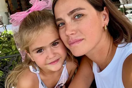 Ceyda qızı ilə paylaşım etdi