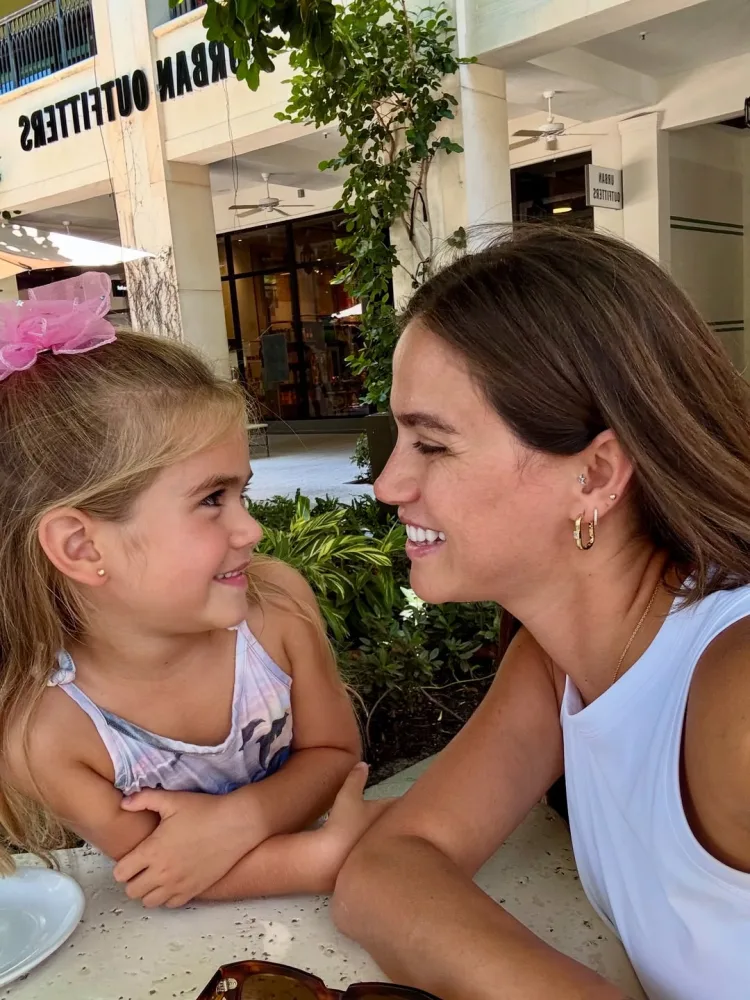 Ceyda qızı ilə paylaşım etdi