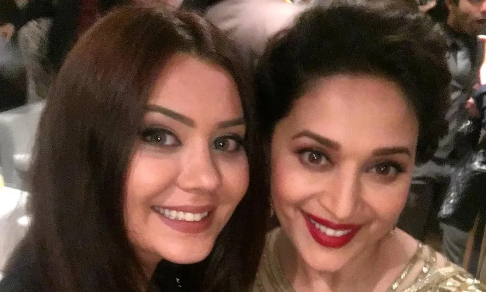 Oksana hind aktyor və aktrisalarla fotolarını paylaşdı