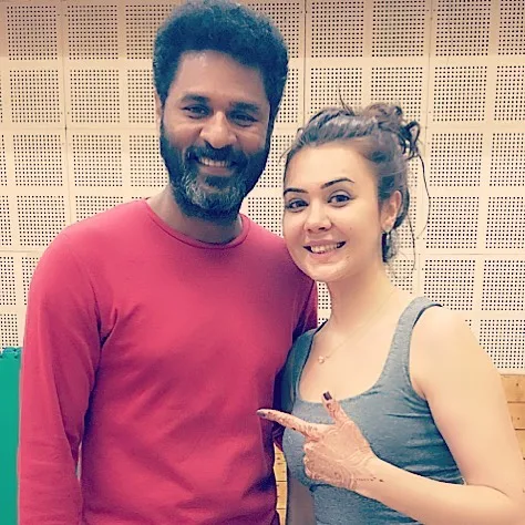 Oksana hind aktyor və aktrisalarla fotolarını paylaşdı