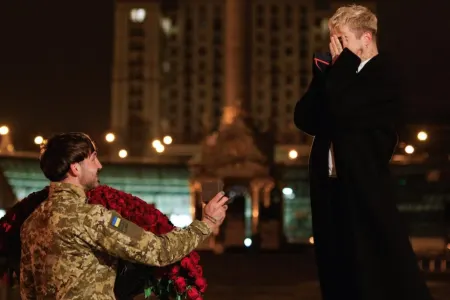 Ukraynalı müğənni həmcinsi ilə evlənir