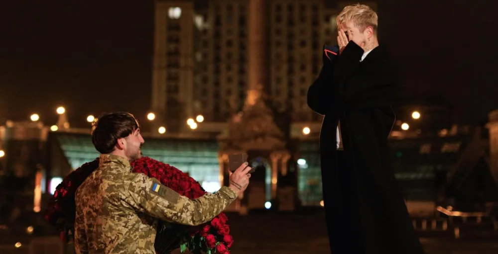 Ukraynalı müğənni həmcinsi ilə evlənir