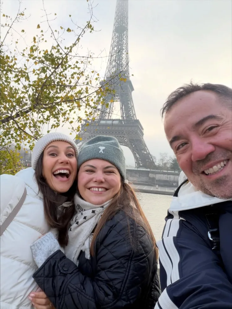 Sevgilisi ilə Parisdə...