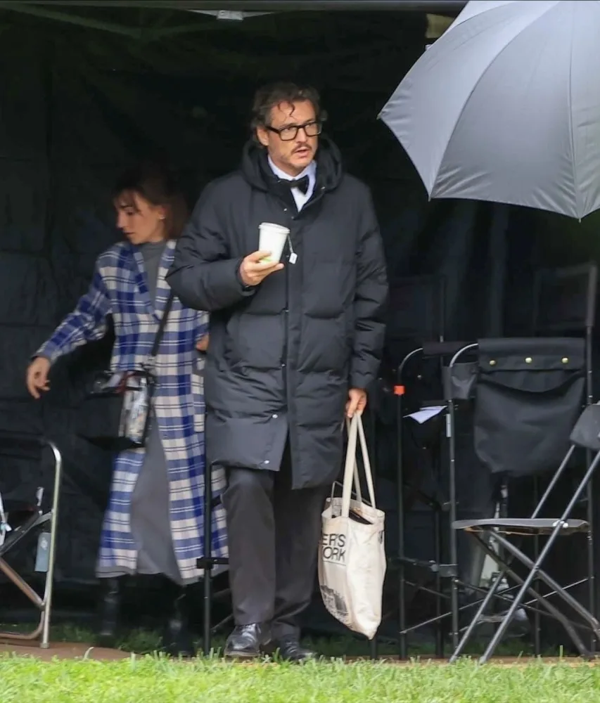 Pedro Paskal film çəkilişində görüntüləndi