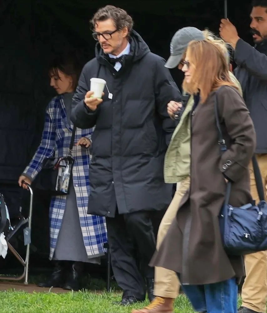 Pedro Paskal film çəkilişində görüntüləndi