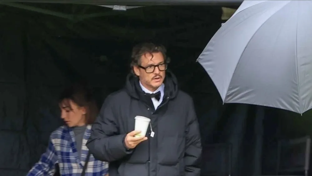 Pedro Paskal film çəkilişində görüntüləndi