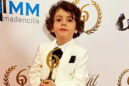 “Uzak şehir” in kiçik ulduzu mükafat aldı