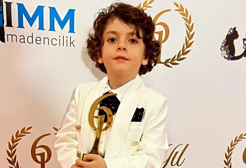 “Uzak şehir” in kiçik ulduzu mükafat aldı