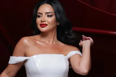 “O xanım ailə məclisinə uyğun aparıcı deyil”