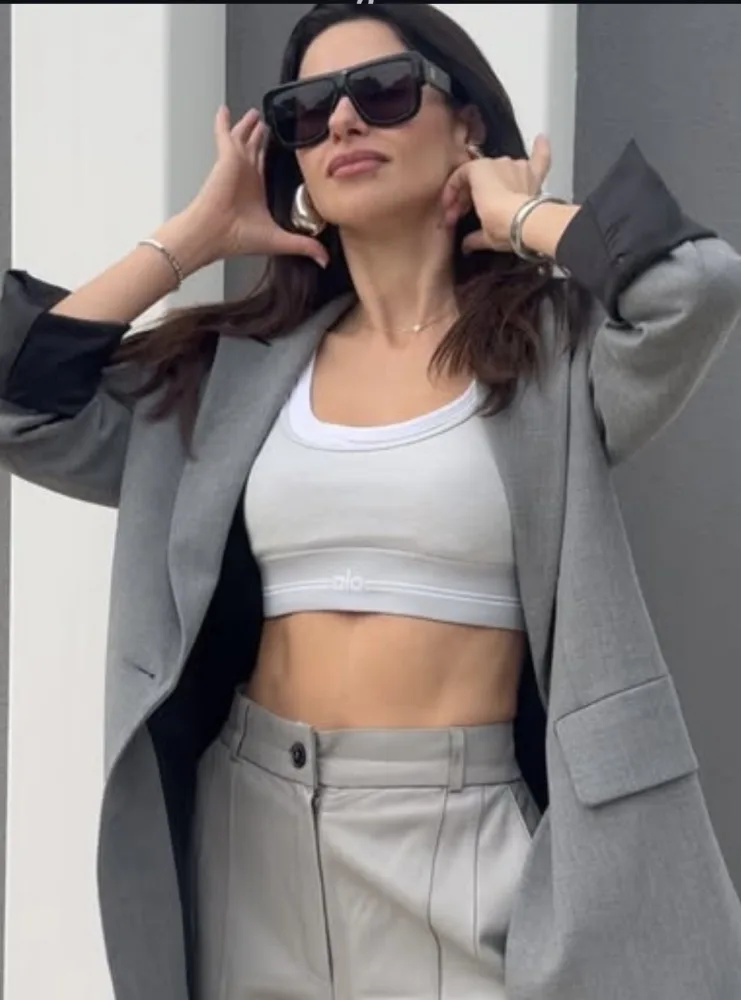 Nəsrinin boz “look”u…