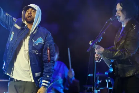 Eminem dinləyicilərə sürpriz etdi