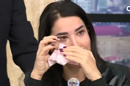 Yaşar Nurinin qızı vəfat edən bacısından danışıb ağladı