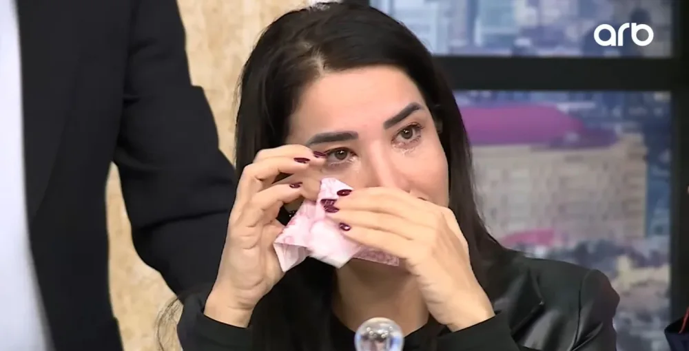 Yaşar Nurinin qızı vəfat edən bacısından danışıb ağladı