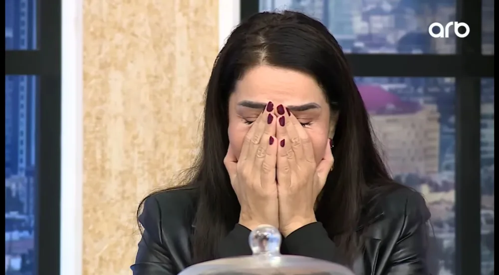 Yaşar Nurinin qızı vəfat edən bacısından danışıb ağladı