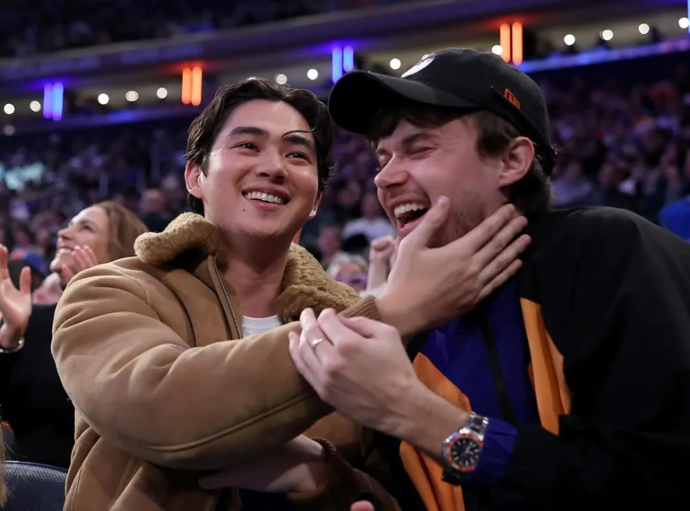 Basketbol oyununda öpüşdülər