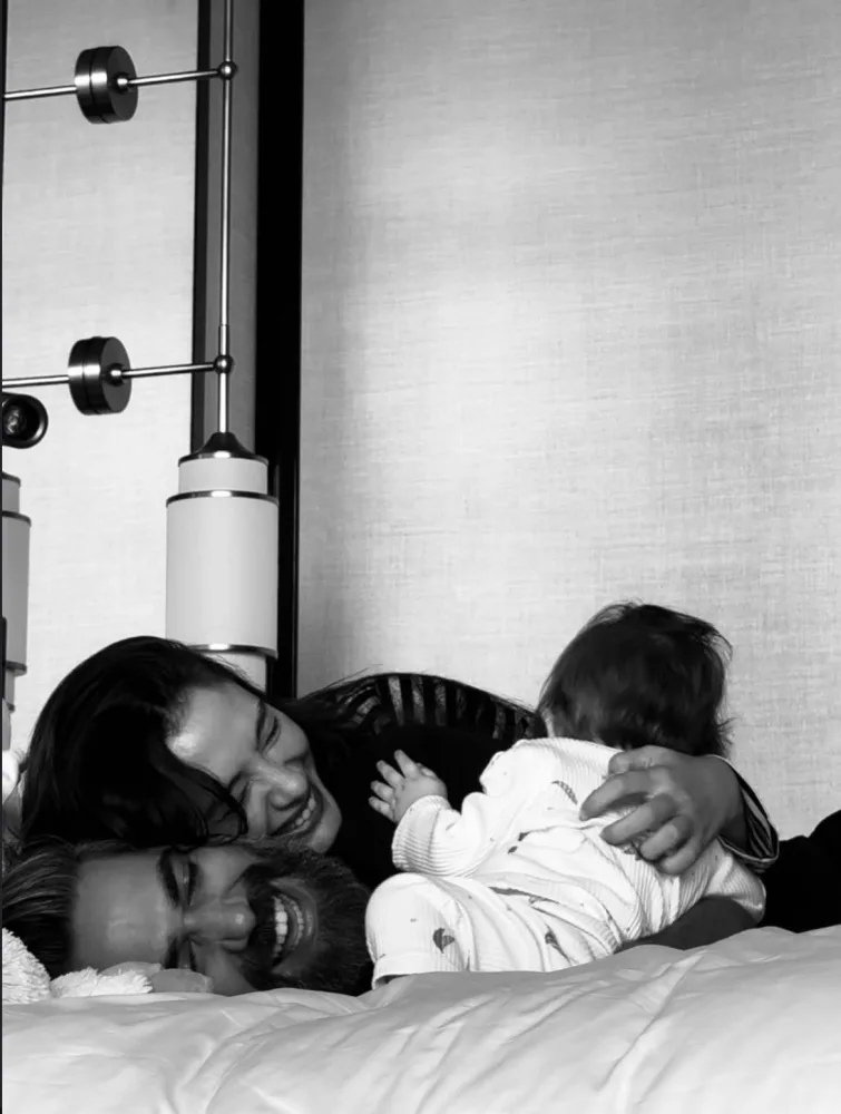 Neslihan oğlunu paylaşdı