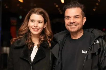 Əl-ələ görüntüləndilər