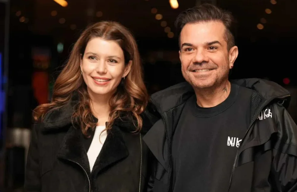 Əl-ələ görüntüləndilər