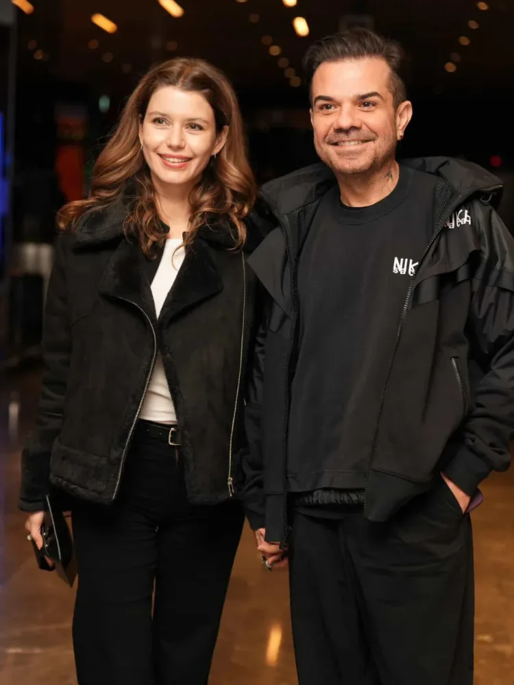 Əl-ələ görüntüləndilər