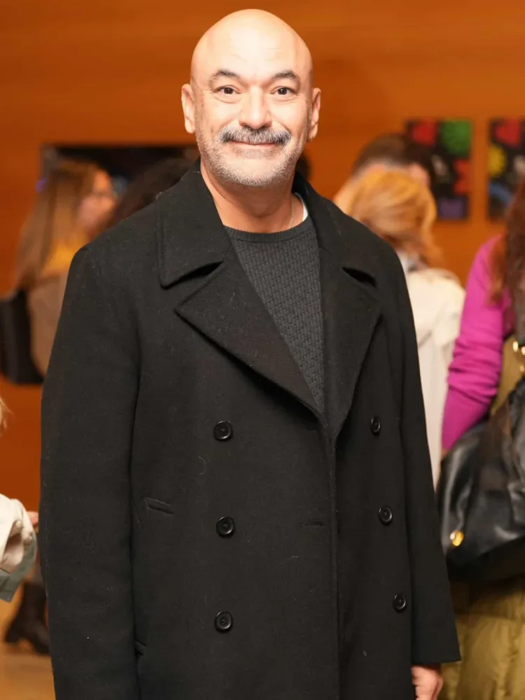 Əl-ələ görüntüləndilər