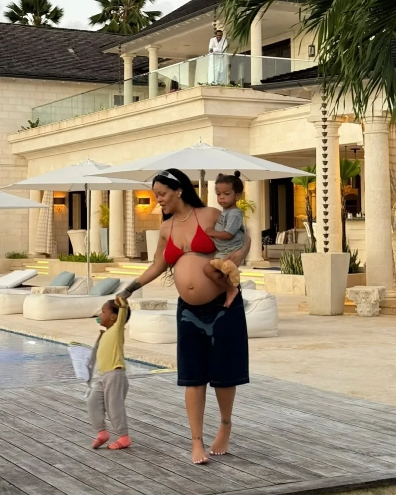 Vətəninin müstəqilliyini bu fotolarla təbrik etdi