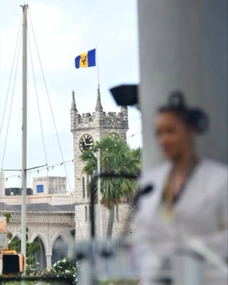 Vətəninin müstəqilliyini bu fotolarla təbrik etdi