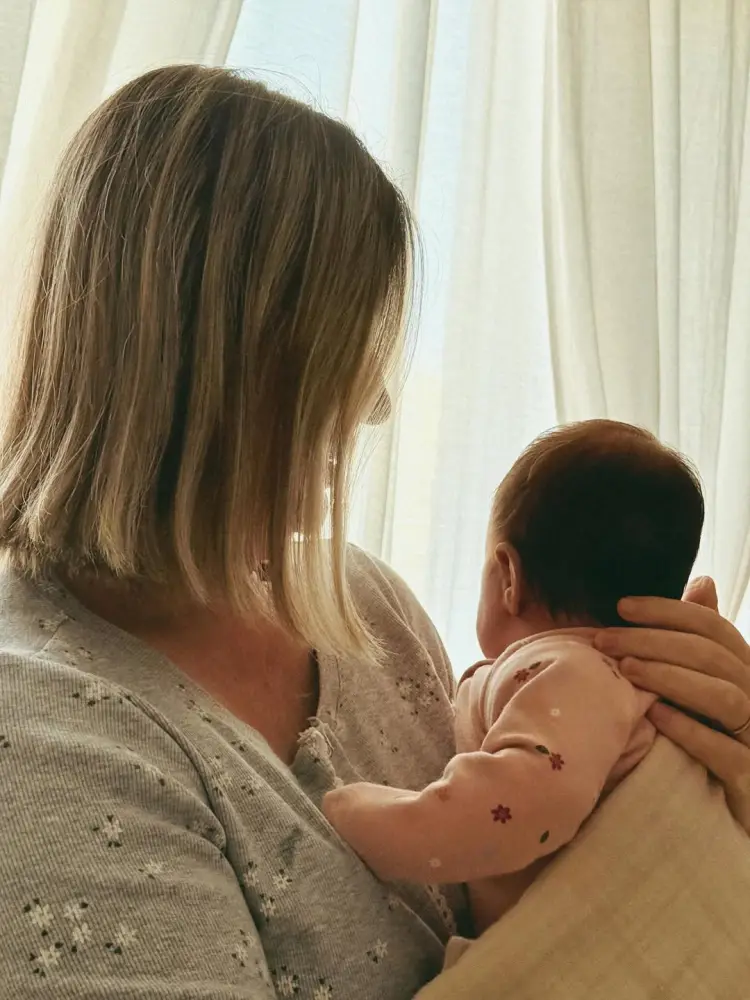 İrem ilk dəfə qızını paylaşdı