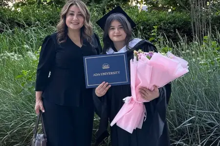 Vəfat edən modelyerin qızı komadan ayıldı