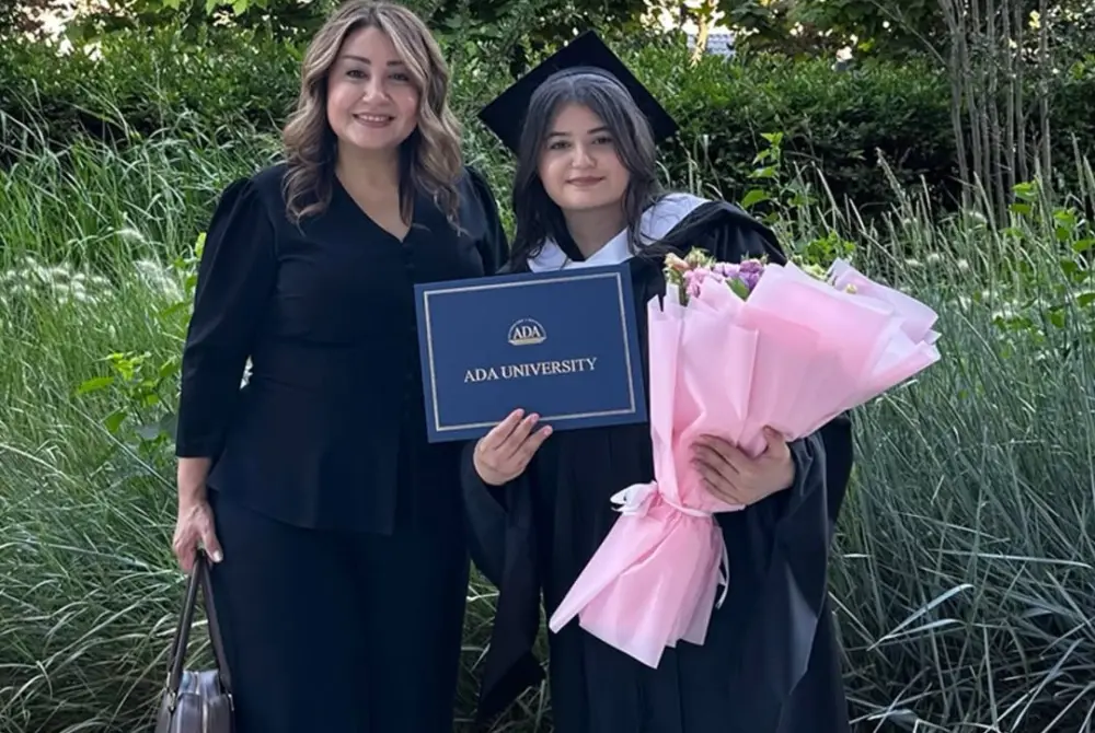 Vəfat edən modelyerin qızı komadan ayıldı