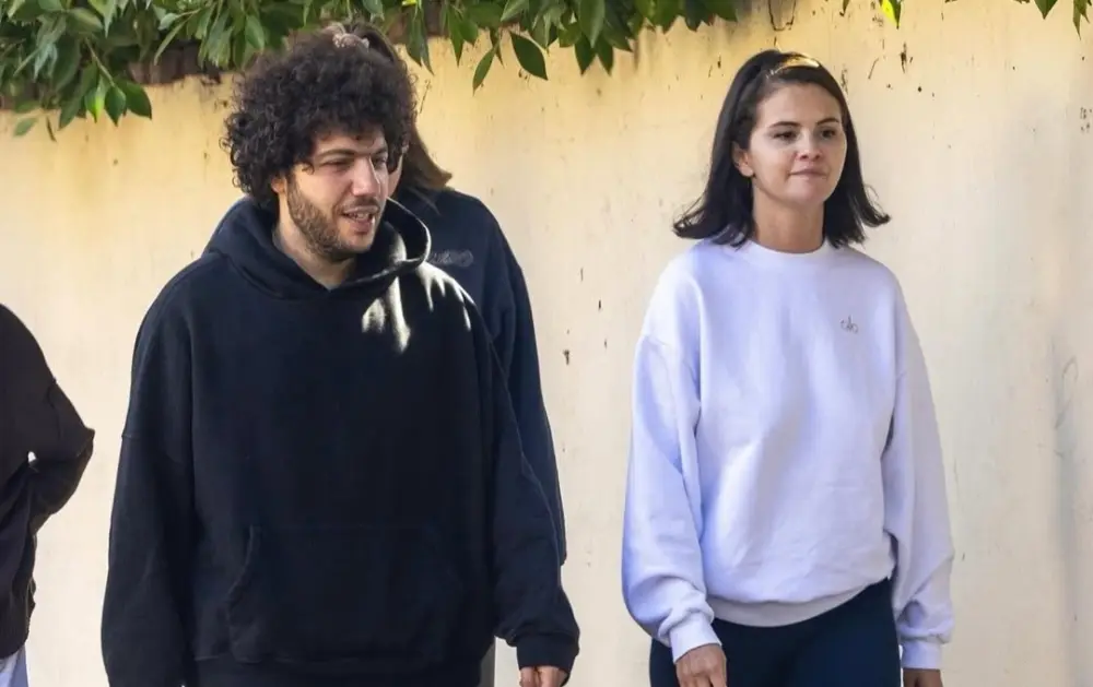 Selena həyat yoldaşı ilə gəzintidə
