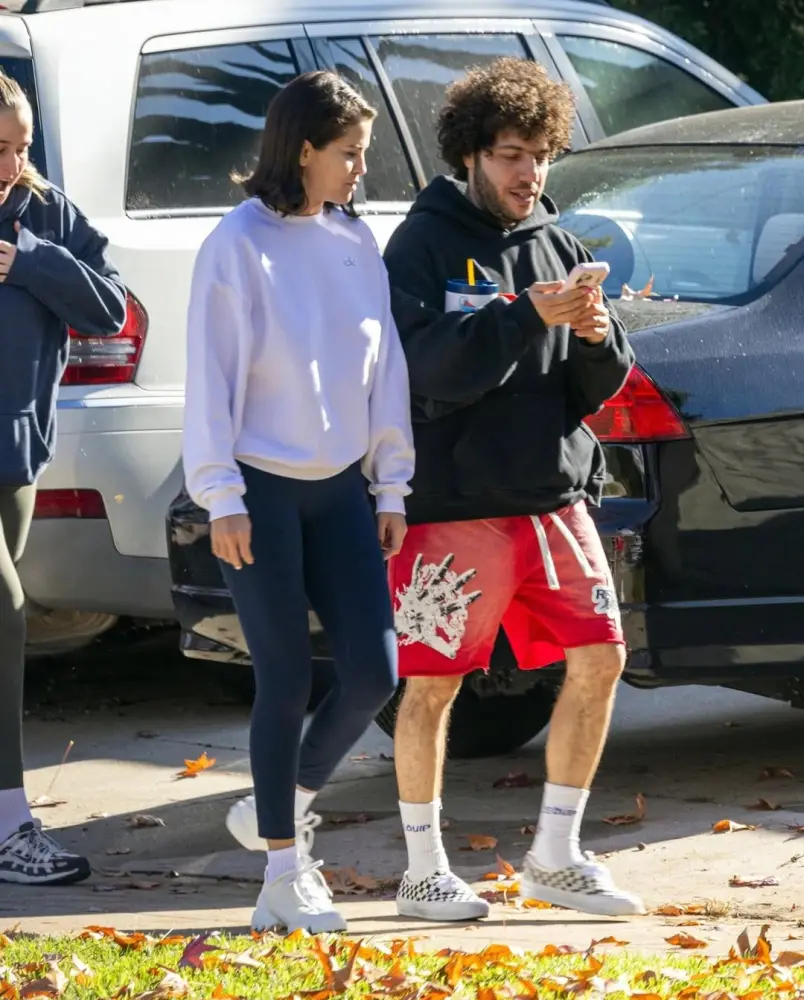 Selena həyat yoldaşı ilə gəzintidə