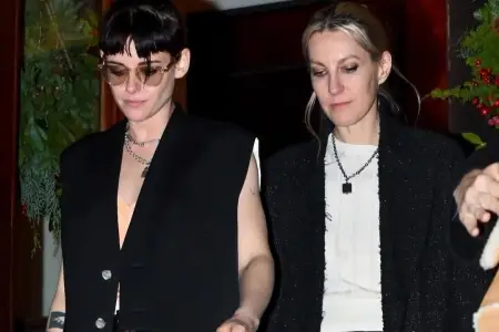 Tanınmış aktrisa xanımı ilə görüntüləndi