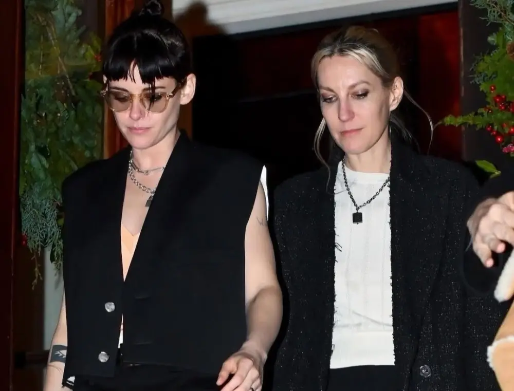 Tanınmış aktrisa xanımı ilə görüntüləndi