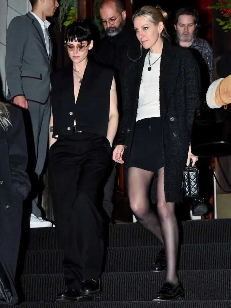 Tanınmış aktrisa xanımı ilə görüntüləndi