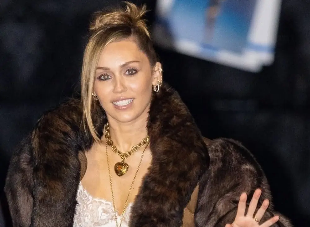 Mayli Sayrus Los-Ancelesdə görüntüləndi