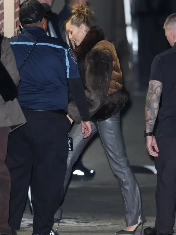 Mayli Sayrus Los-Ancelesdə görüntüləndi