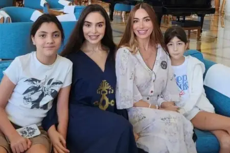 Leyla və Arzu Əliyevalar qızları ilə - Foto