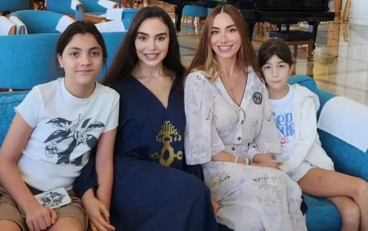 Leyla və Arzu Əliyevalar qızları ilə - Foto