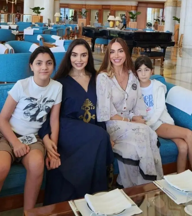 Leyla və Arzu Əliyevalar qızları ilə - Foto