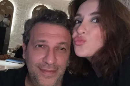 Həyat yoldaşının ad gününü belə təbrik etdi