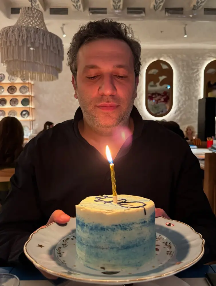 Həyat yoldaşının ad gününü belə təbrik etdi