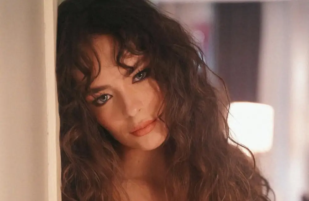 Eyni filmdə iki baş rolu canlandıracaq