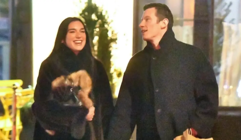 Dua Lipa nişanlısı ilə əl-ələ