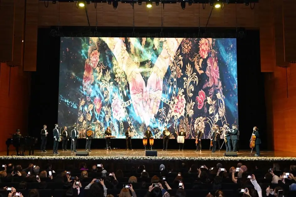 Leyla Əliyeva Ərdoğanın qızı ilə bir arada - Fotolar