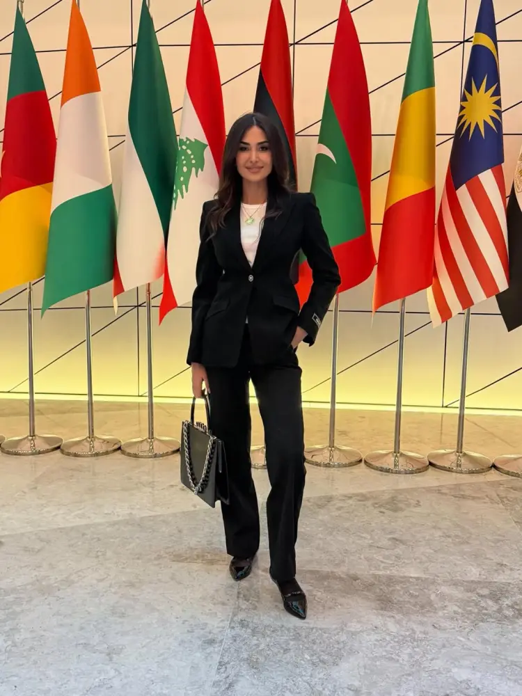 Pərvin yeni fotolarını paylaşdı