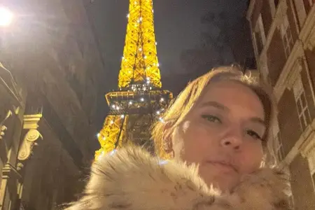 Demetin Paris tətilindən paylaşımları