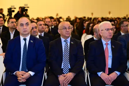 Forumun ilk paneli: "Mədəniyyət və hüquq" 